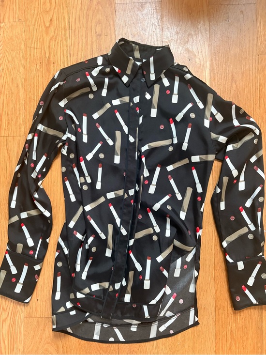 Victoria Beckham Tops - Victoria Beckham Brown Blouse with Lipstick Print